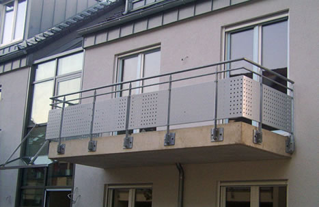 Balkonanlagen und Geländer